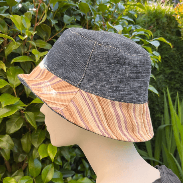 Jeanshoedje met streepjes