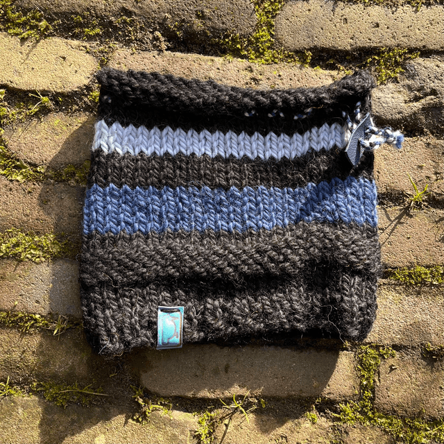 Zwart-blauwe muts
