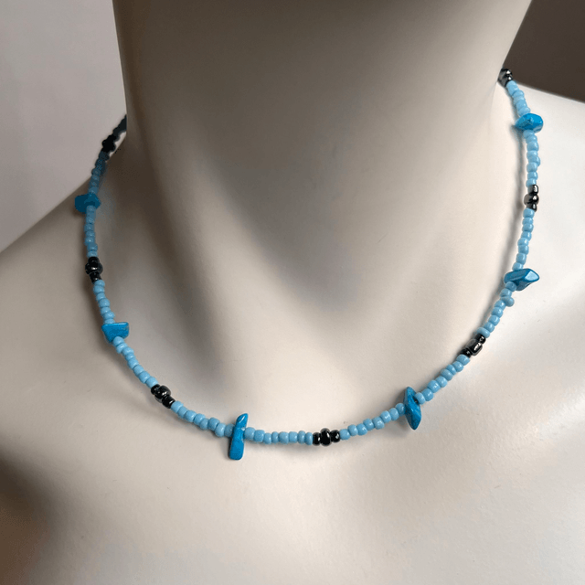 Ketting met  aquamarijn en hematiet.