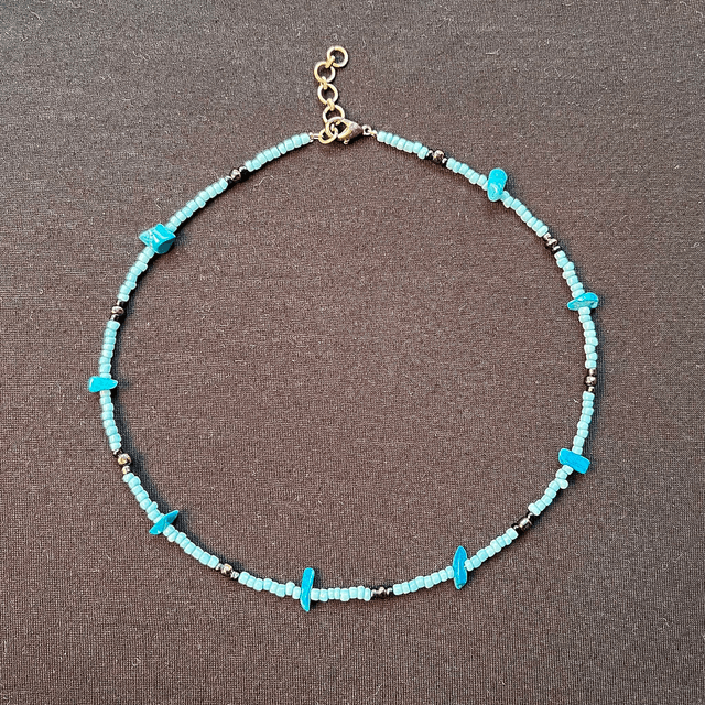 Ketting met  aquamarijn en hematiet.