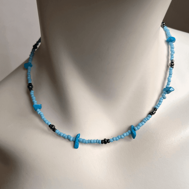 Ketting met  aquamarijn en hematiet.